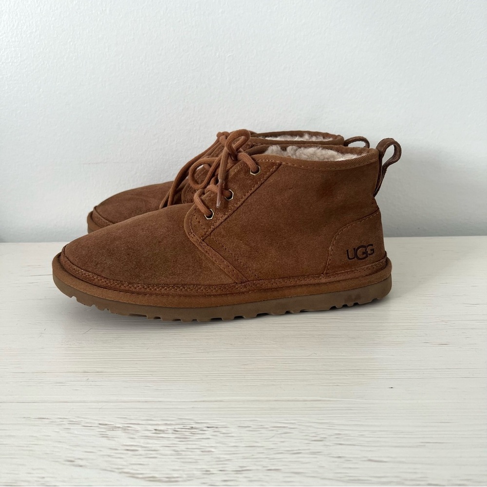 size 9 - brown lace up Neumel uggs